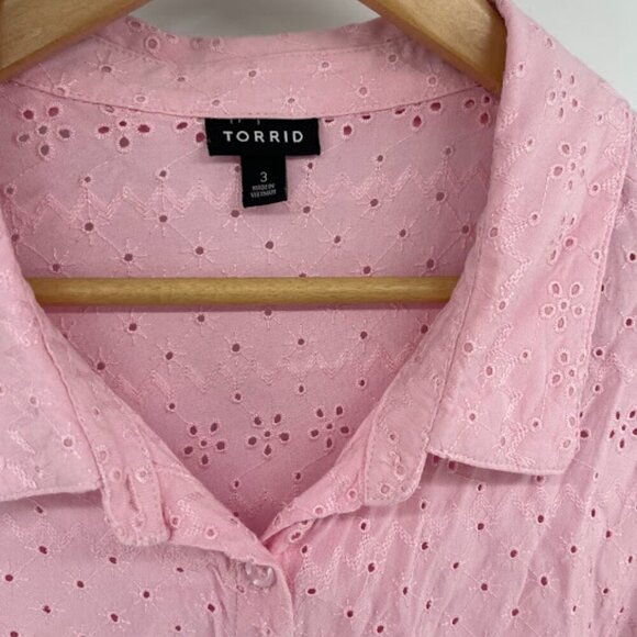 Women's Torrid Plus Size 3X Pink Eyelet Button Down Blouse - Picture 2 of 8